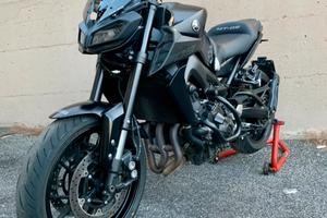 Yamaha MT-09 completamente accessoriata