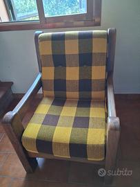 N.2 poltrone in legno massello , nuove
