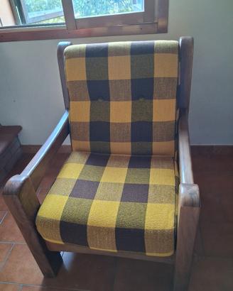 N.2 poltrone in legno massello , nuove