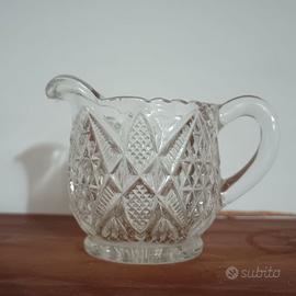 Piccola brocca in vetro vintage degli anni '60