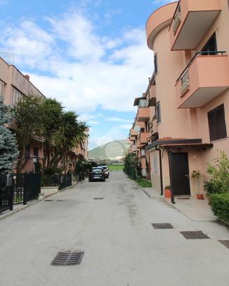 VILLA A SCHIERA A CASAGIOVE