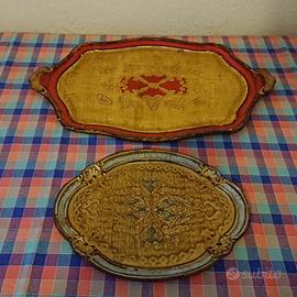 Vassoi in legno dorato