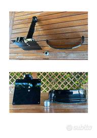 Porta targa laterale, mini luci, specchi, supporti