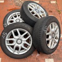 185/60/14 82T Gomme Estive su Cerchi in Lega