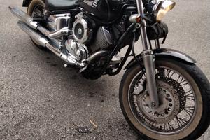 Yamah XVS 1100A Drag Star 