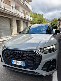 Audi Q5 2.0 204 cv Mild Hybrid black pack