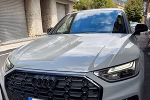 Audi Q5 2.0 204 cv Mild Hybrid black pack
