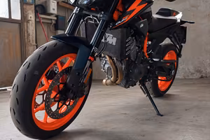 KTM Duke 890 R