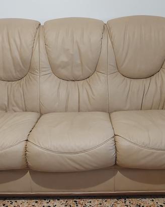 Divano similpelle Beige 3 posti.