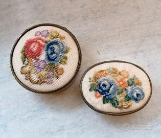 2 Scatole ottone e ricamo piccolo punto