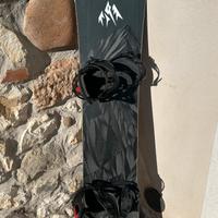 Tavola Snowboard completa di attacchi