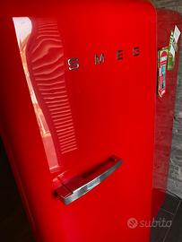 Porta Smeg FAB28 rosso - Cerniere a destra