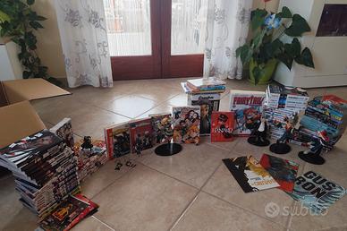 Lotto di manga e action figure 
