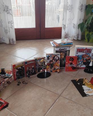 Lotto di manga e action figure 