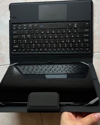 Tablet Samsung completo di tastiera.