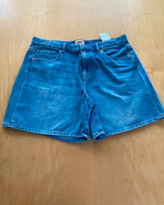 Pantaloncini jeans ragazza