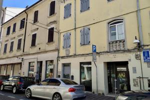 NEGOZIO DALL'AMPIA METRATURA IN POSIZIONE STRAT...