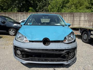 Volkswagen up! del 2018 incidentata