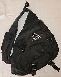 Zaino monospalla e cappellino DUNLOP