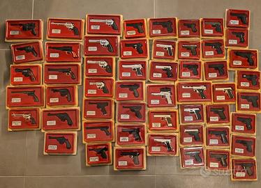 modellini di pistole antiche e moderne 