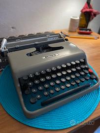 Macchina da scrivere OLIVETTI