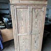 Armadio rustico in legno  massello spazzolato