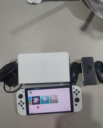 Nintendo Switch OLED Bianca con accessori