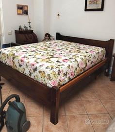 Letto in legno massello di Castagno