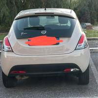 lancia y paraurti posteriore