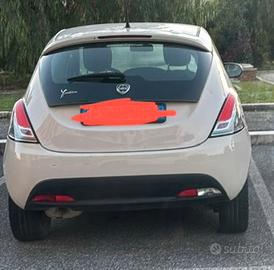 lancia y paraurti posteriore