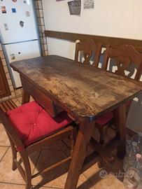 Tavolo gaming con sedie