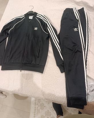 Tuta Adidas come nuova 