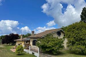 Villa di 310 m² con più di 5 locali e box auto dop
