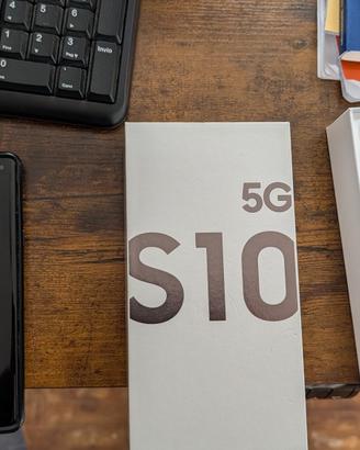 Samsung Galaxy S10 5G - 256GB + cover   caricatore