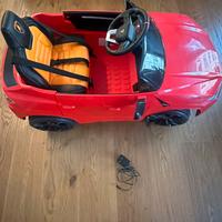 Macchina elettrica per bambini colore rosso