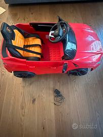 Macchina elettrica per bambini colore rosso