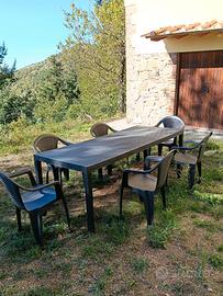 Tavolo da esterno con sedie
