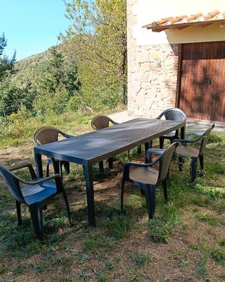 Tavolo da esterno con sedie