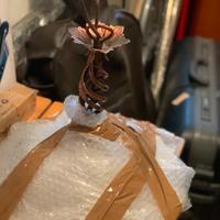 Lampadario in ferro battuto e ceramica