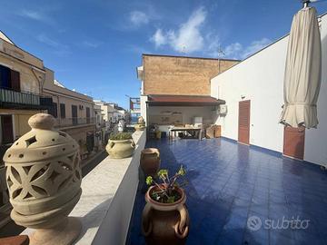 TERRASINI CASA CON TERRAZZA VISTA MARE 170 MQ