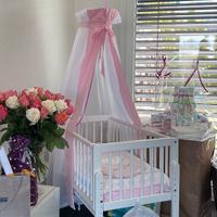 Culla bianca con baldacchino e set completo rosa
