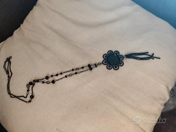 collana nera elegante