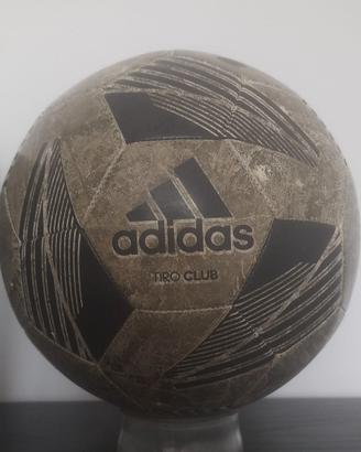 Pallone Adidas Tiro Club Calcetto