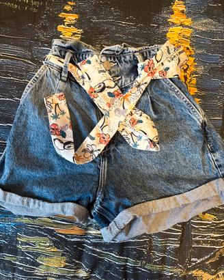 Pantaloncini di jeans con fiocco