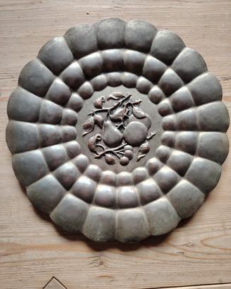 Antico piatto in rame argentato