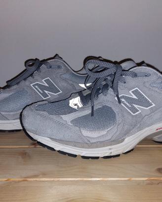 New Balance 2002R