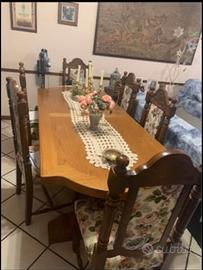 Tavolo con sei sedie