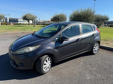Ford Fiesta 1.4 tdi anno 2010 neopatentati
