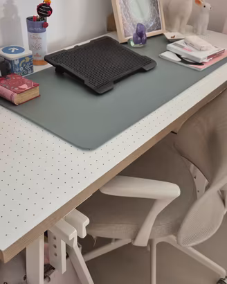 Scrivania e sedia