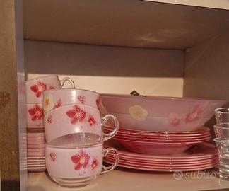 SERVIZIO DA TAVOLA PER 6 PERSONE